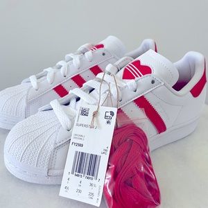NWT ADIDAS SUPERSTAR J WHITE/VIVID RED FY2569 BIG KIDS SIZE 4 1/2